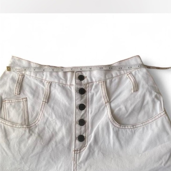 |Breaker Jeans| High-waisted White Vintage Shorts Size 28 Waist Tummy Control! - Picture 4 of 7